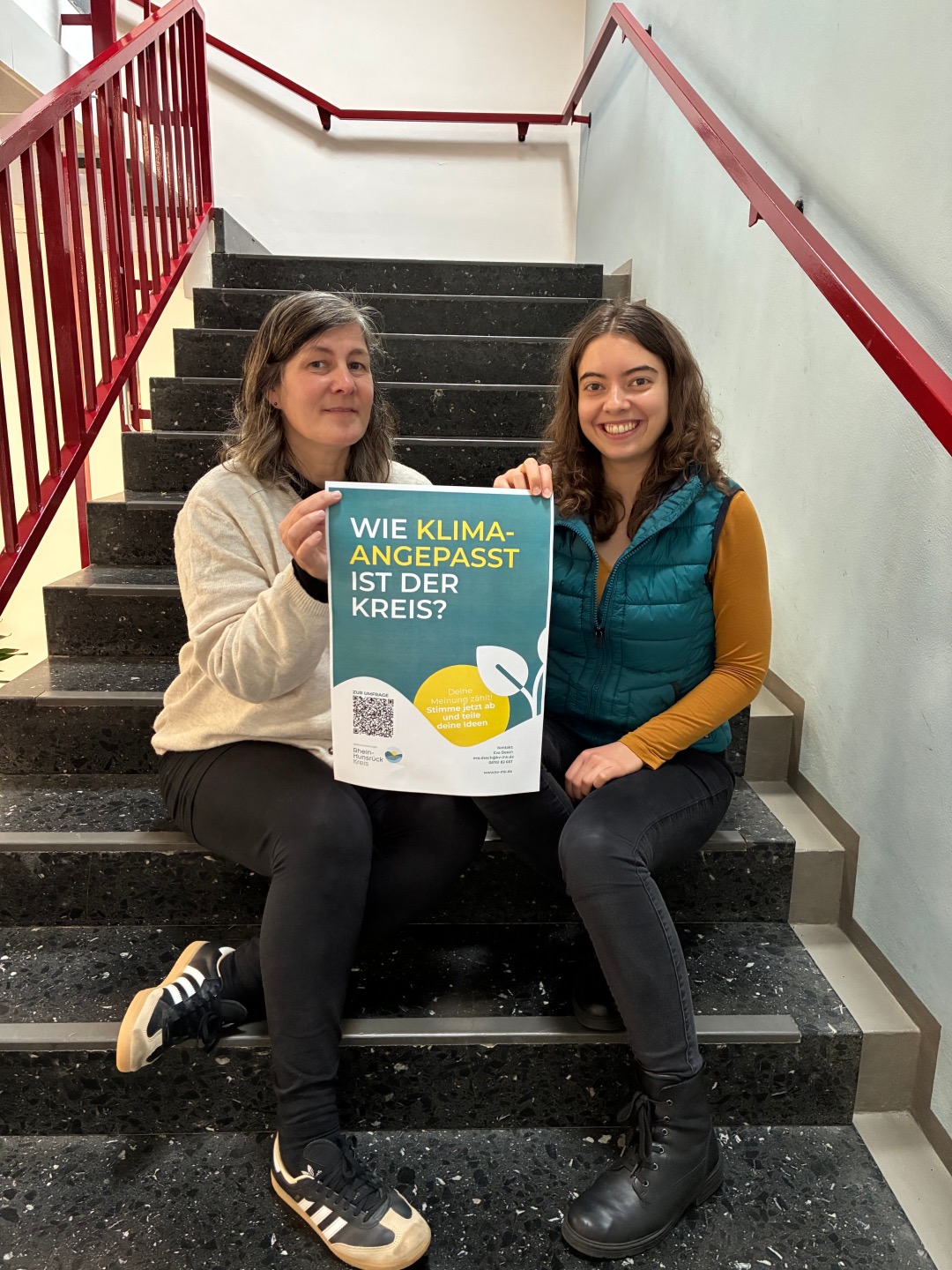 Klimaanpassungsmanagerin des Kreises Eva Desch (links) und Praktikantin Stefanie Weinert