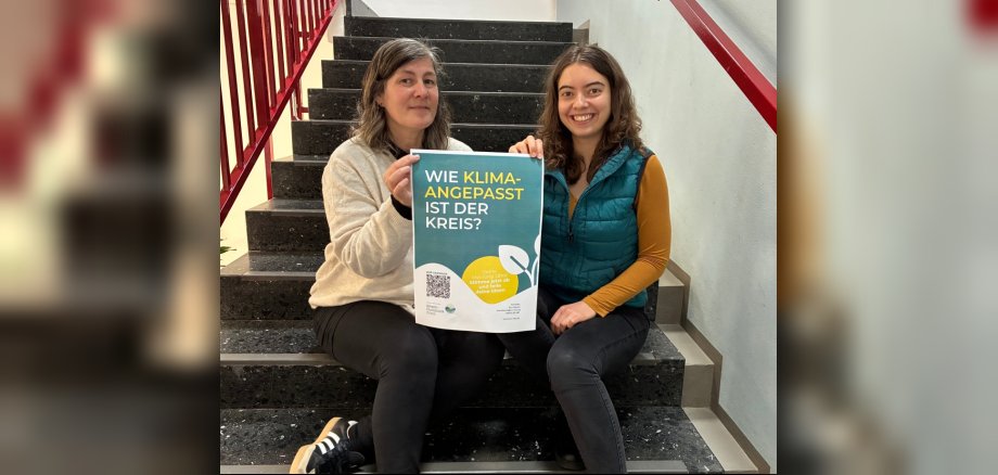Klimaanpassungsmanagerin des Kreises Eva Desch (links) und Praktikantin Stefanie Weinert
